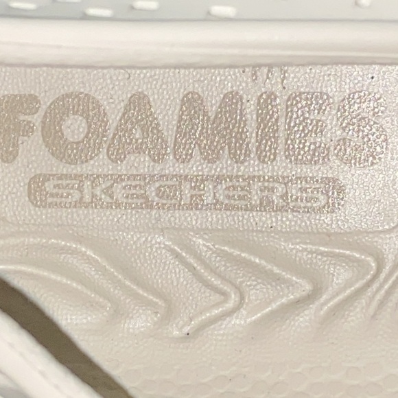 NWOT SKECHERS ULTRA GO FOAMIES WO SIZE 10 CREAM COLOR SLIPON WATER /CASUAL SHOES - Picture 2 of 14
